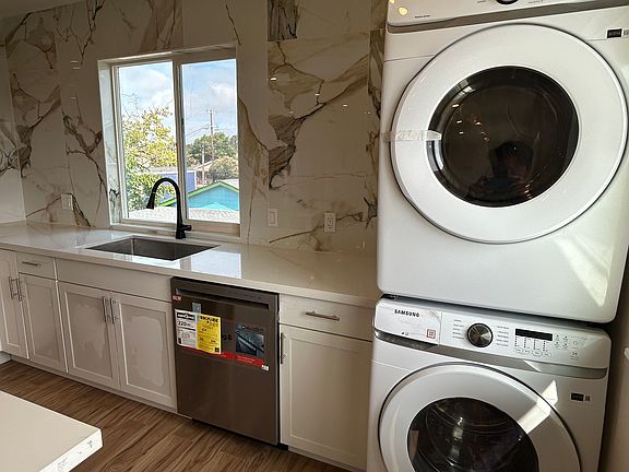 5th image of 236 Vernon Ave #1