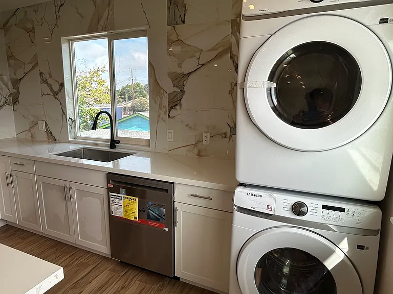236 Vernon Ave #1 — Photo 5