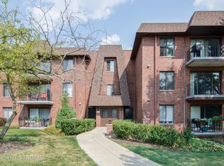 80 S Pleasant Rd APT 102, Lake Zurich, IL 60047