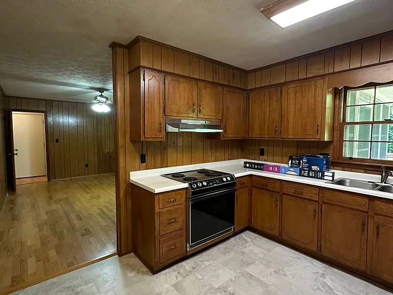 375 Segrest Cir — Photo 7
