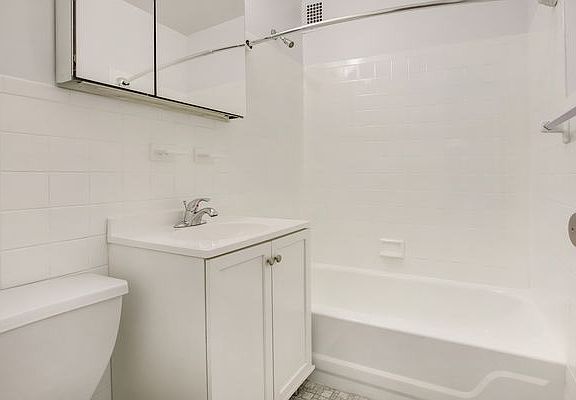 3rd image of 355 E 72nd St #8D