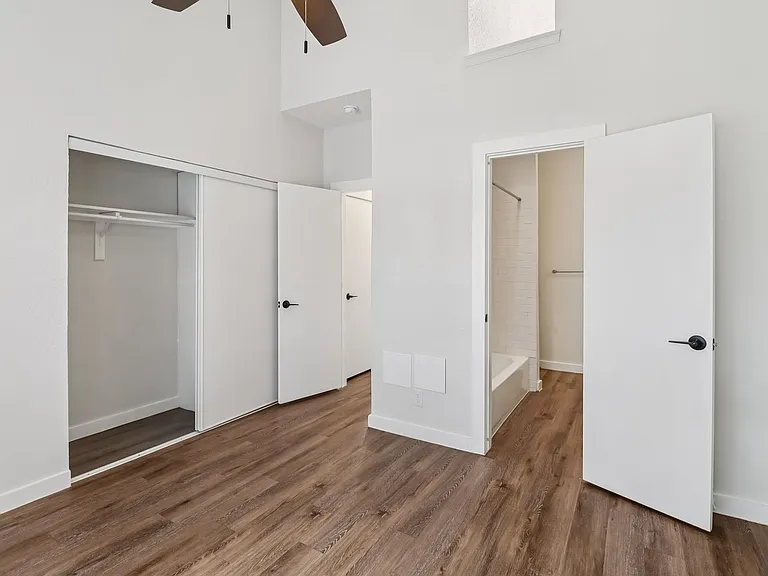 Courtyard Condos — Photo 33