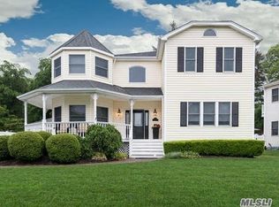 11 Sean Michael Ct, Farmingdale, NY 11735