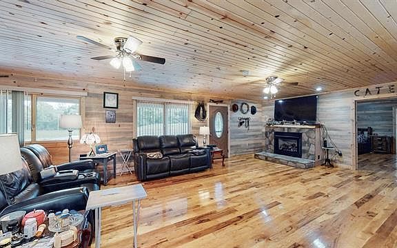 3rd image of 805 Coon Chapel Rd