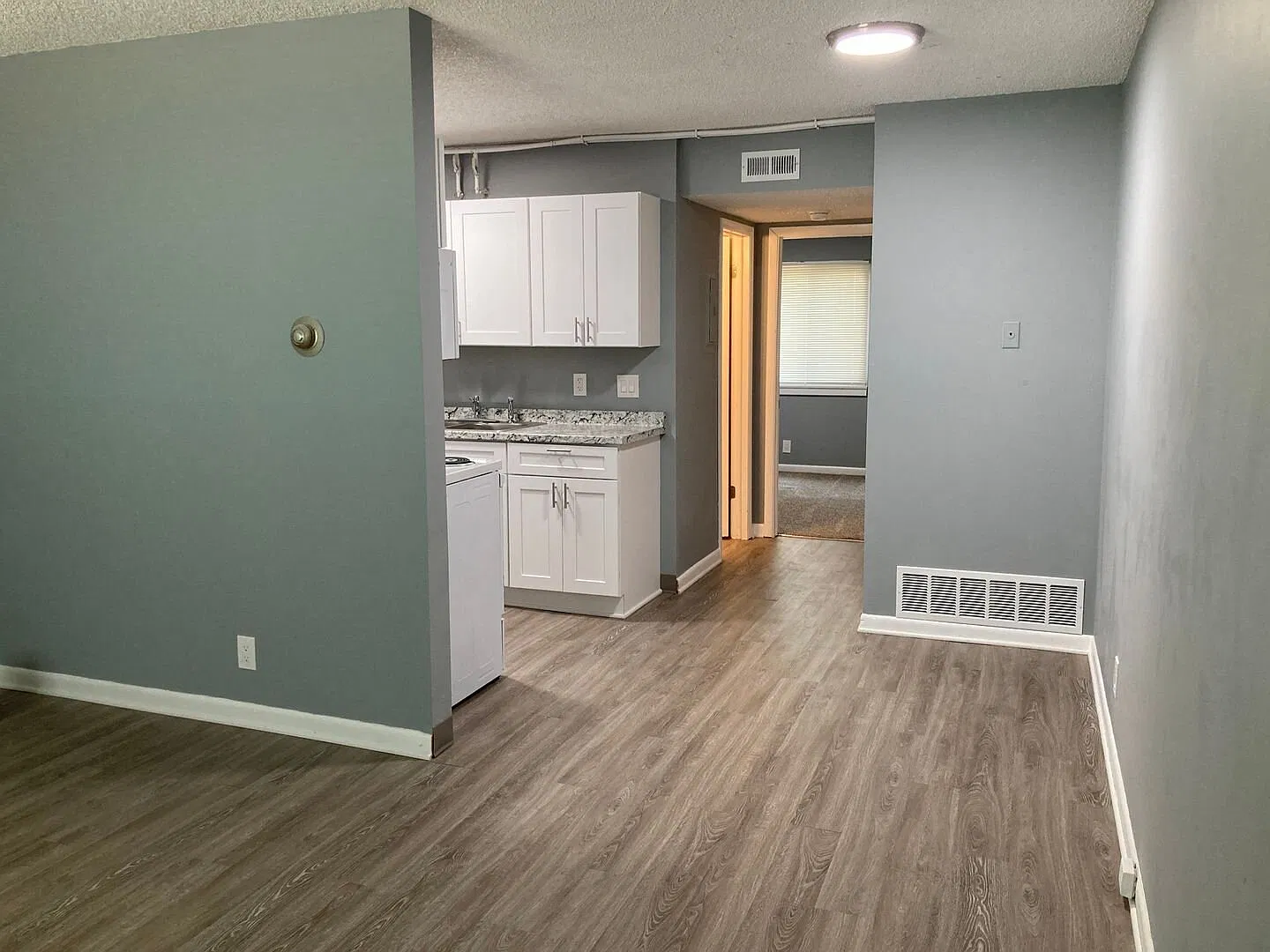 3201 N 41st #2 1bed/1bath $650/month — Photo 2