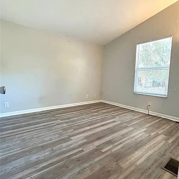 2911 NE 9th St — Photo 3