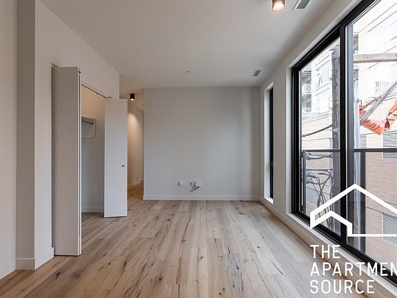 5th image of 1712 Oak Ave #206