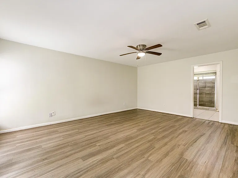 8107 Durklyn Ln — Photo 13