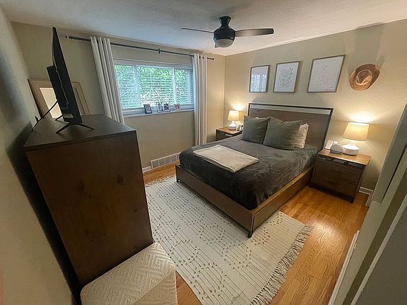 3rd image of 207 Monclay Ct Unit 1W