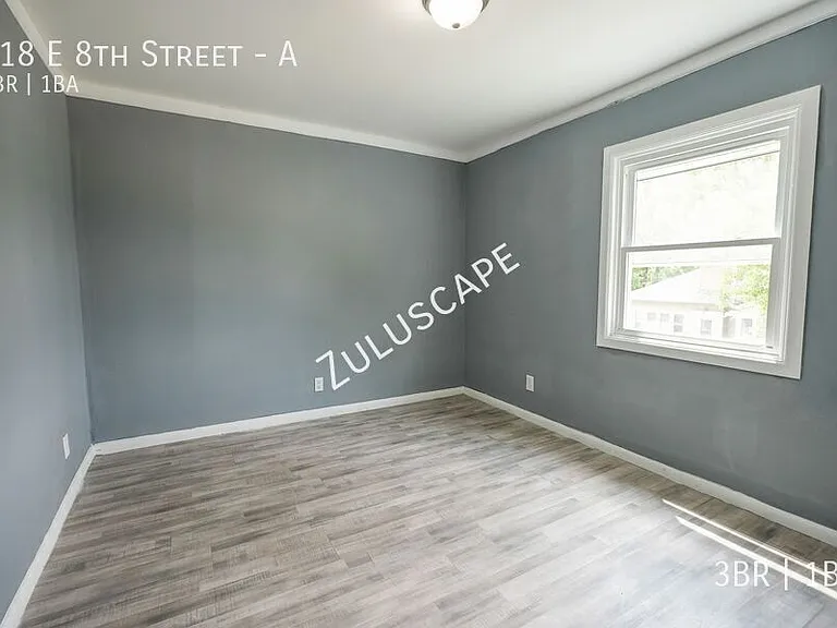 218 E 8th St #A — Photo 7