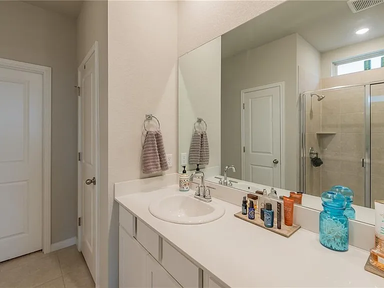 200 Canis St — Photo 24