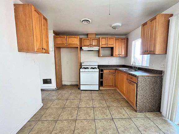 2nd image of 309 Monterey St #C