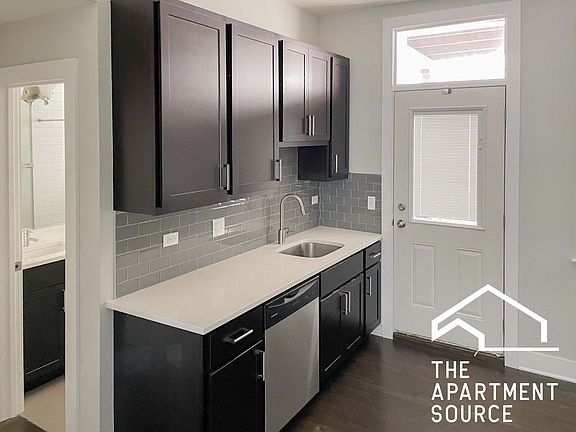 2nd image of 1954 W Nelson St #3E