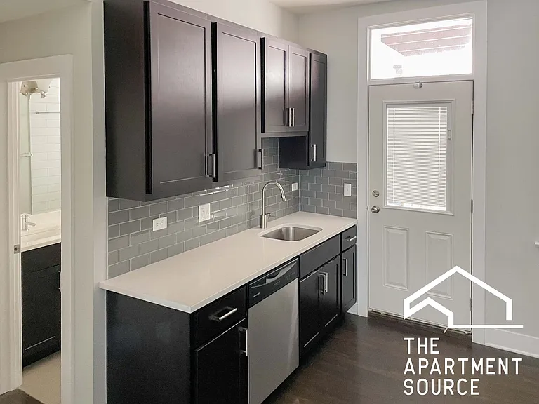 1954 W Nelson St #3E — Photo 2