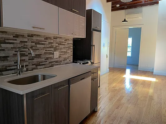 Rented by EXR | media 9