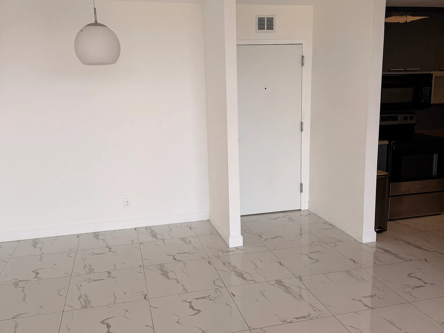 1 bed, 1.5 bath, 895 sqft, $2,000 — Photo 3