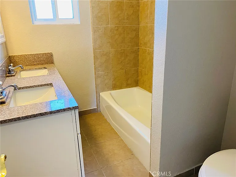 1775 Bonnie Brae St — Photo 10