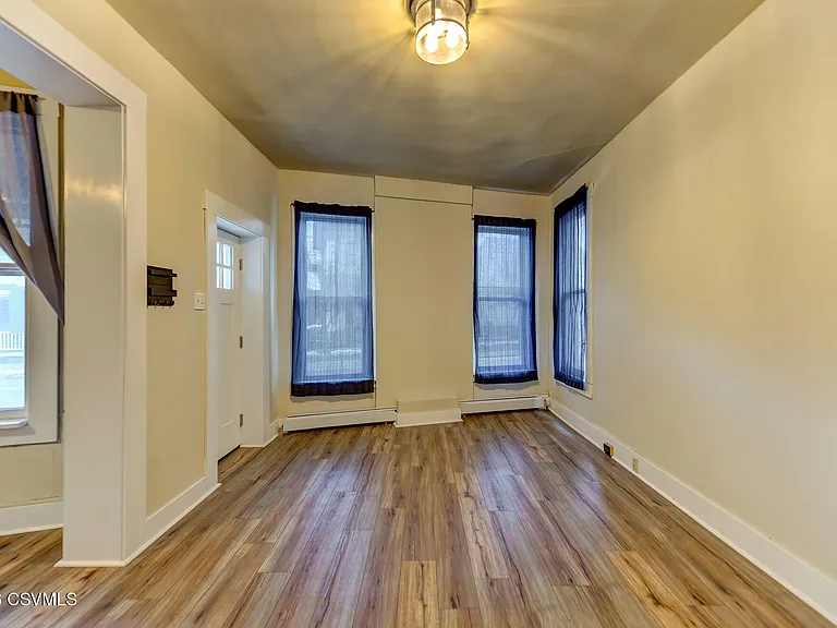 148 Bloom St — Photo 5