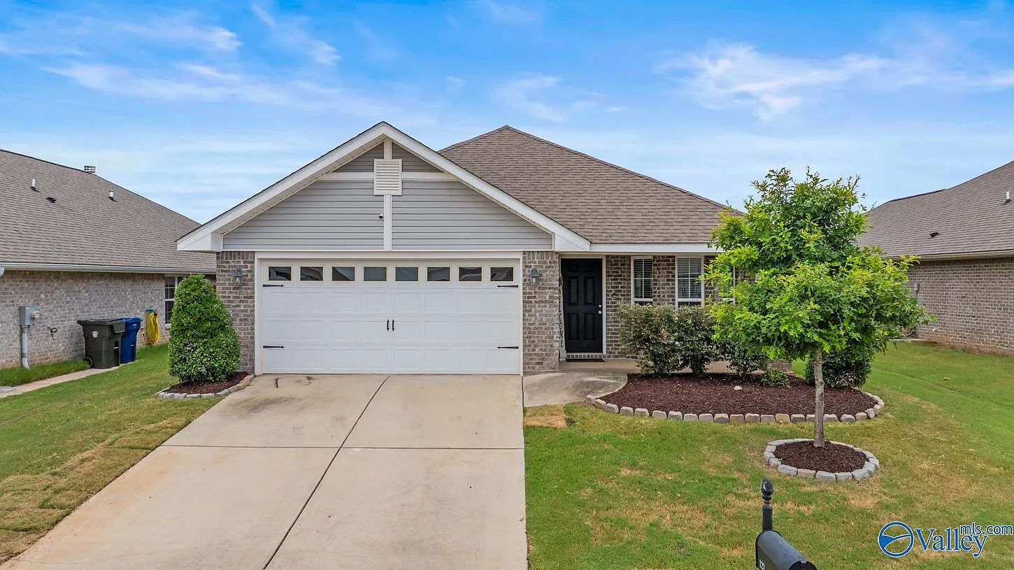 3 bed, 2.0 bath, 1717 sqft, $2,000 — Photo 1