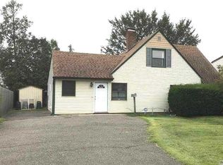 18 Windmill Ln, Levittown, NY 11756