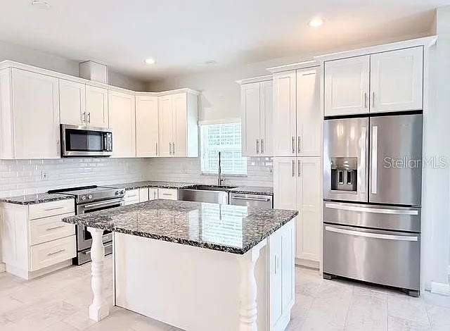2408 Corrine Dr — Photo 11