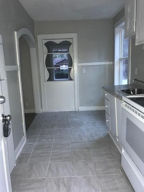 1st image of 2713 E Surrey Dr