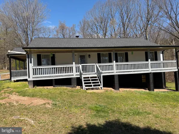206 Mountain View Dr, Paw Paw, WV 25434