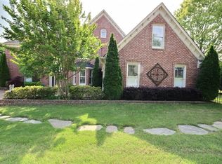 546 Green Oaks Ln, Collierville, TN 38017