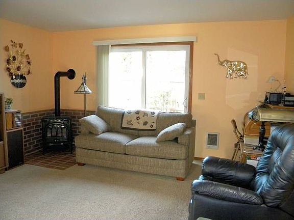 Lvng Rm w/Cast Iron Stove