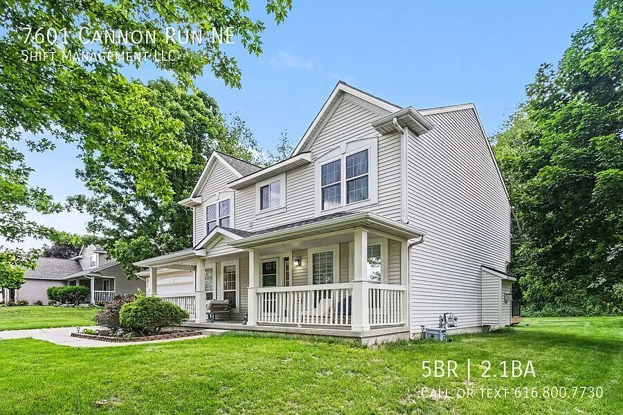 7061 Cannon: Gorgeous Rockford Home — Photo 2