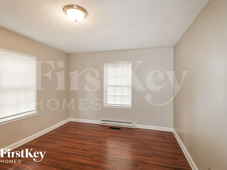 1823 Lee St — Photo 13