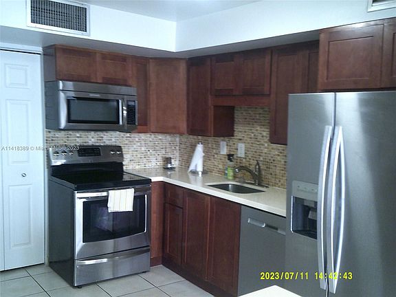 4th image of 1420 Brickell Bay Dr APT 605C