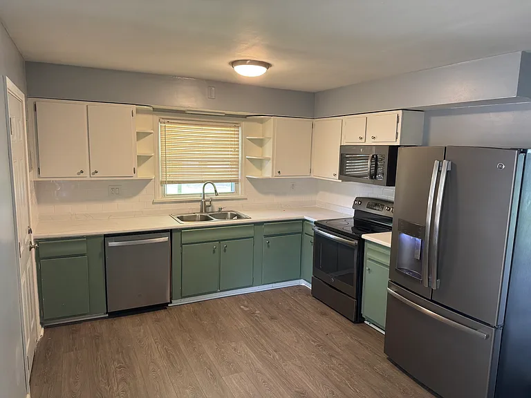 4415 Mann Ave — Photo 7