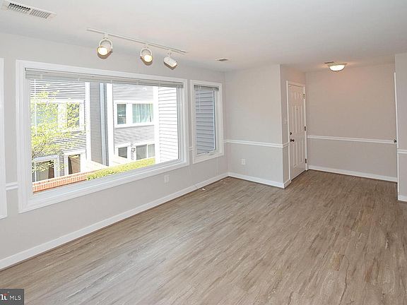 3rd image of 5534 Lee Hwy #22