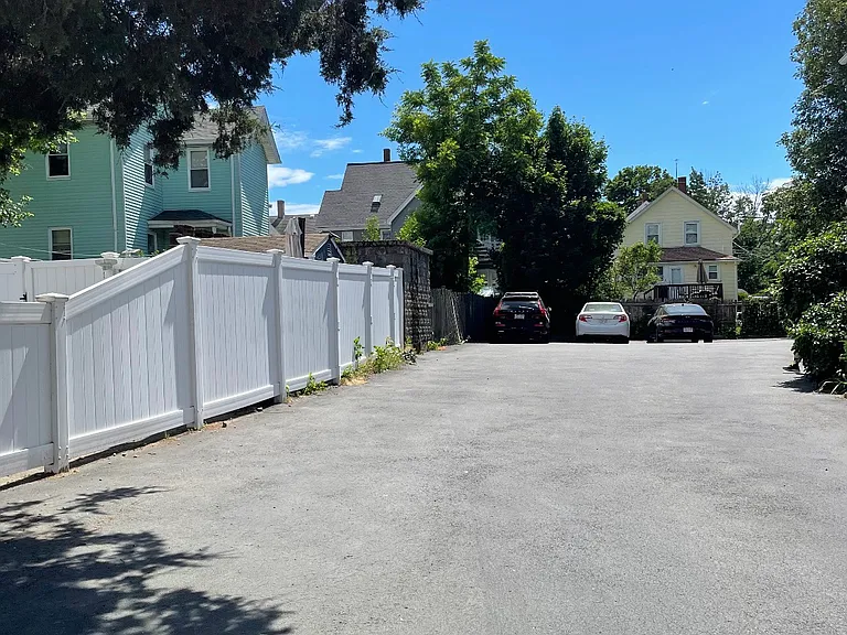 229 Chapel St — Photo 10