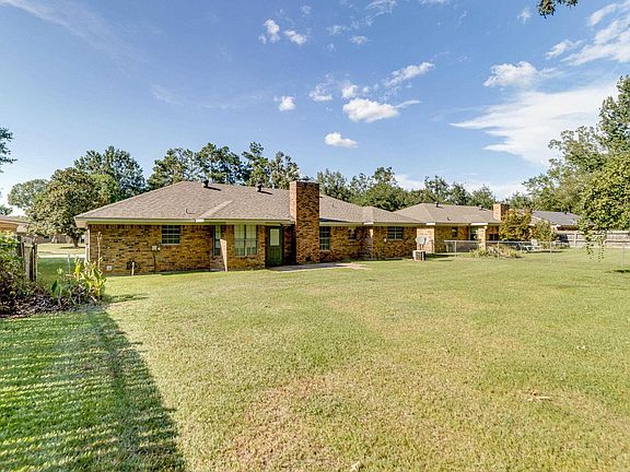 5th image of 412 Somerset Dr