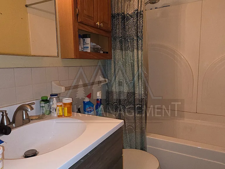 820 Broadway Ave N #104 — Photo 8