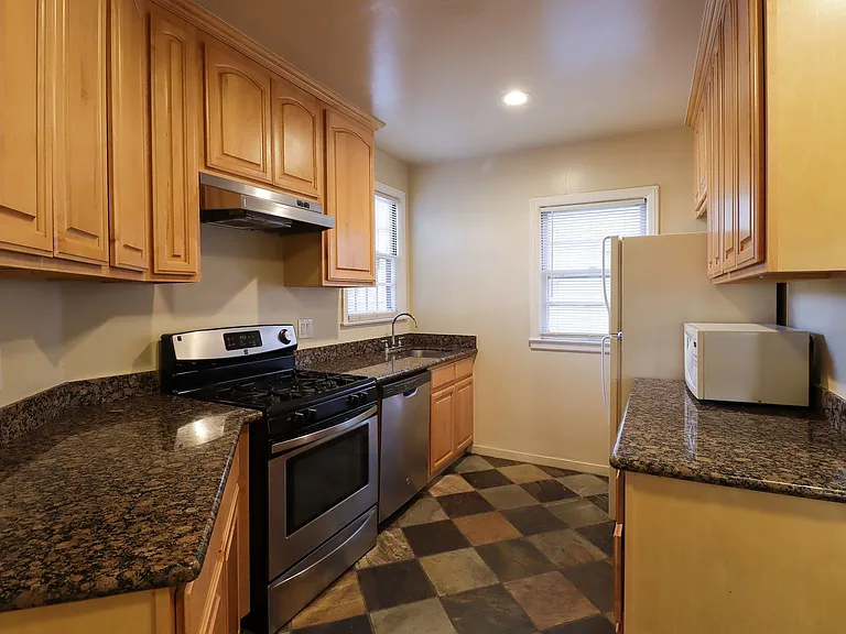 452 S 3rd Street — Photo 2