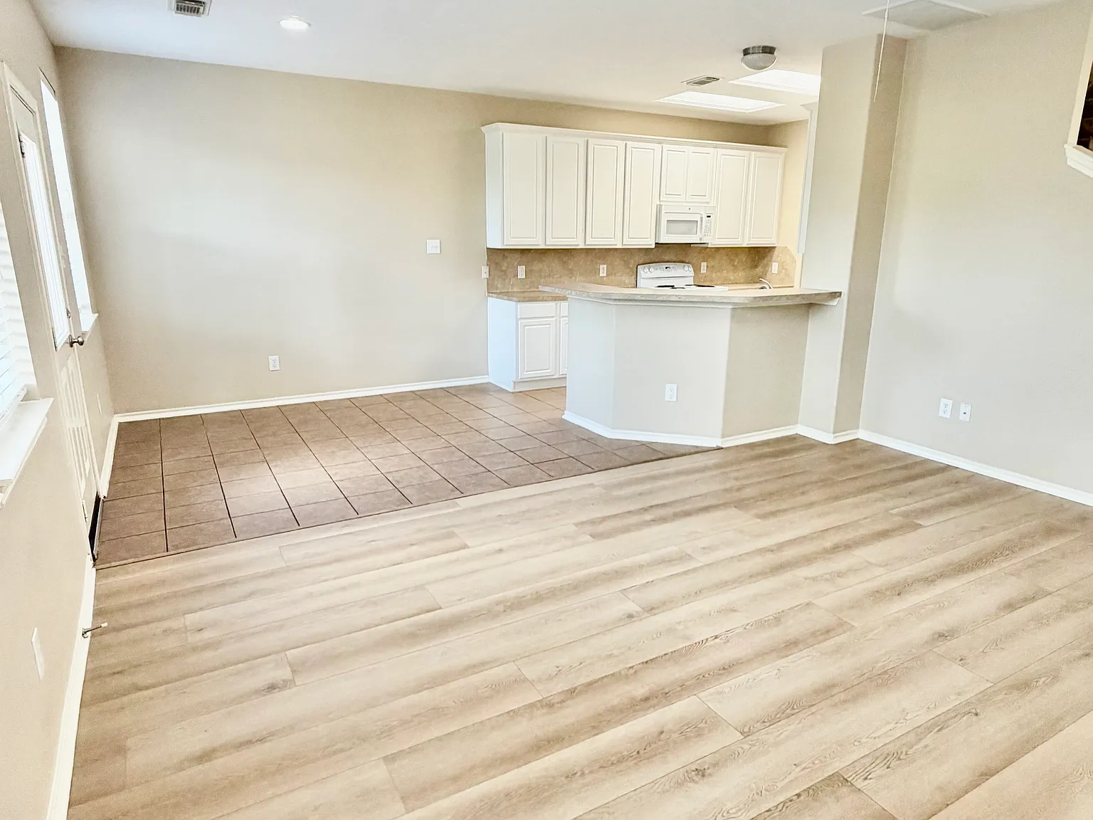 3 bed, 2.5 bath, 1615 sqft, $1,950 — Photo 4