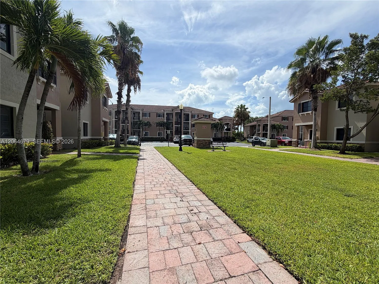 The Courts At Bayshore I — Photo 3