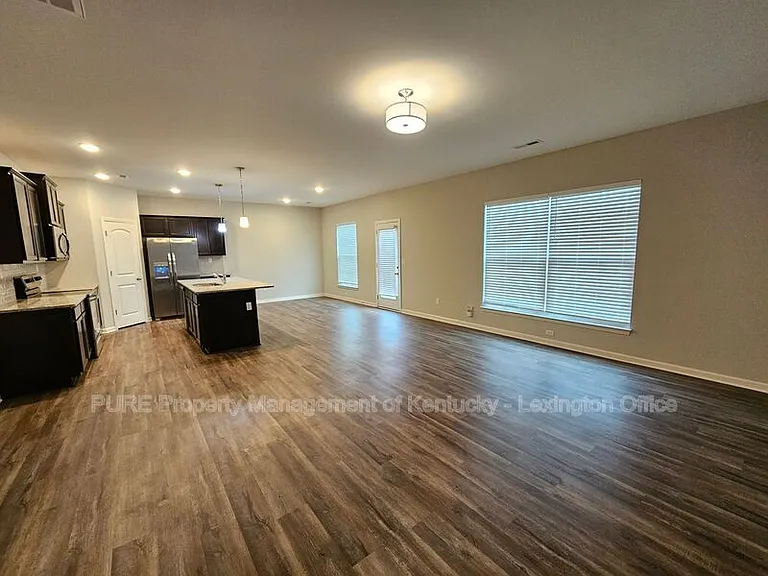 121 Forester Ct — Photo 9