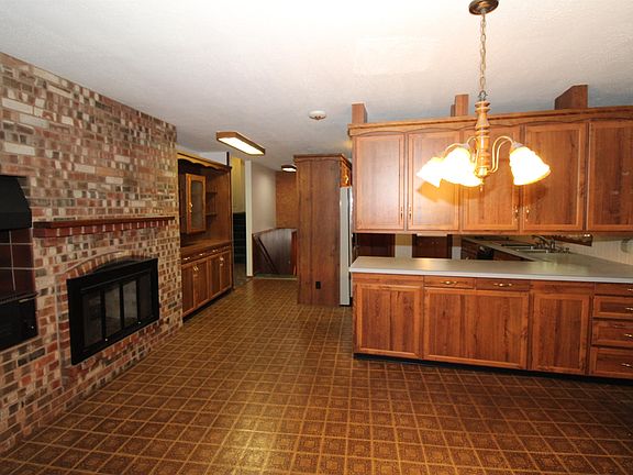3rd image of 1852 Circle Dr