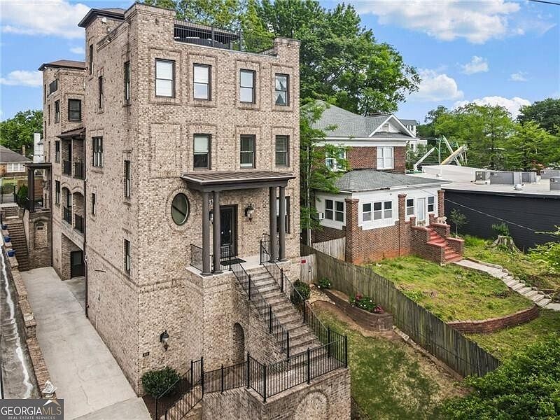 1st image of 629 Boulevard NE