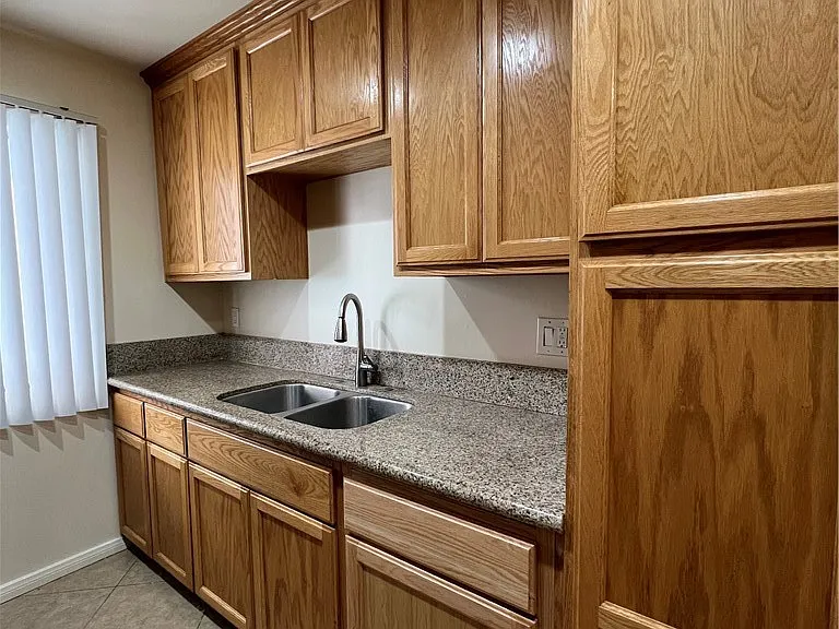 535 E Hazel St #4 — Photo 8