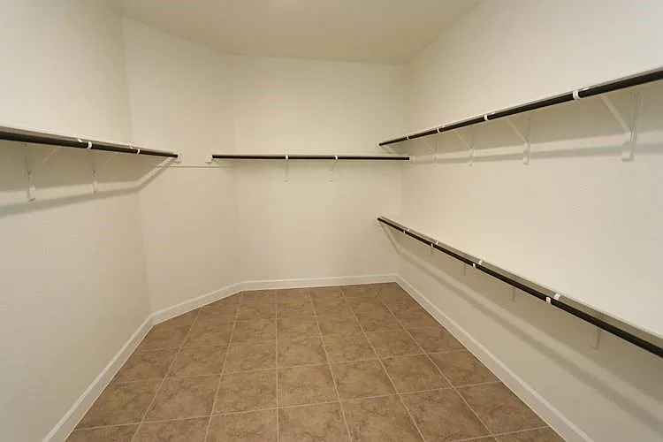 4 bed, 3.0 bath, 2898 sqft, $3,500 — Photo 4
