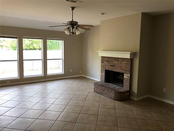 3rd image of 402 Buckskin Dr