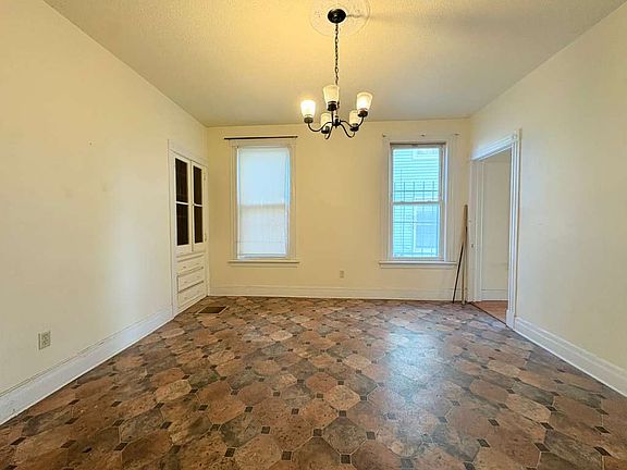 5th image of 395 Howard Ave #11