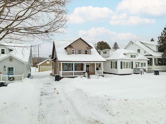 2nd image of 423 Blossom St