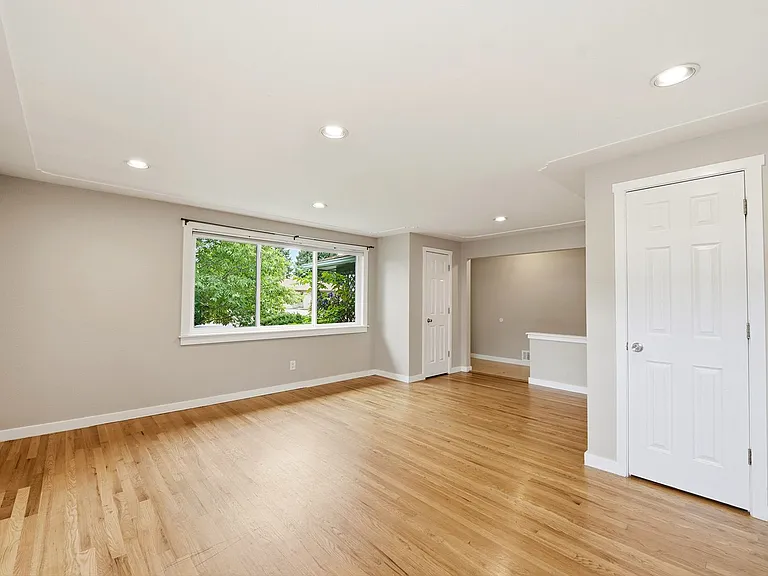 1275 W 4th Ave — Photo 5