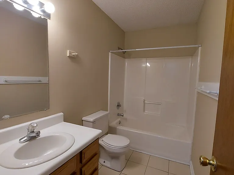 212 Wyndham Cir #A — Photo 6